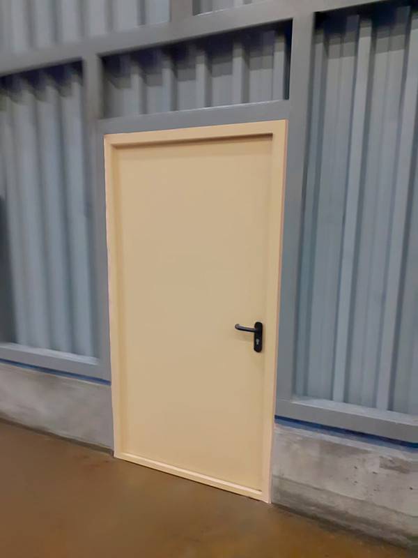 Дверь с наружной стороны (склад, ул. 2-я Вольская)