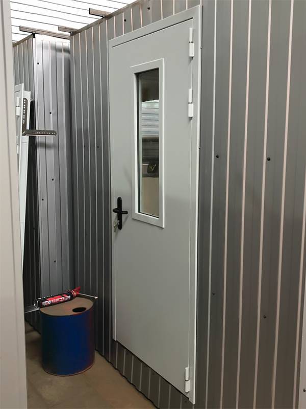 Дверь со стеклом (завод металлоконструкций, г. Химки, ул. Некрасова, 2)