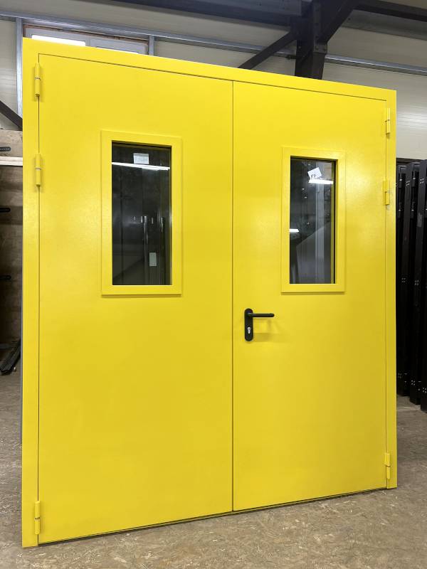 Дверь желтого цвета Дверь желтого цвета