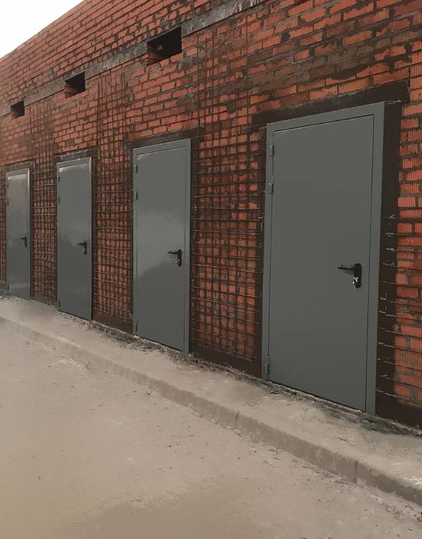 Однопольные серые двери