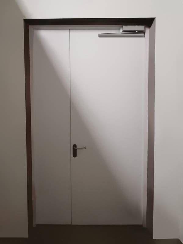 Огнестойкая полуторастворчатая дверь, фото изнутри Огнестойкая полуторастворчатая дверь, фото изнутри