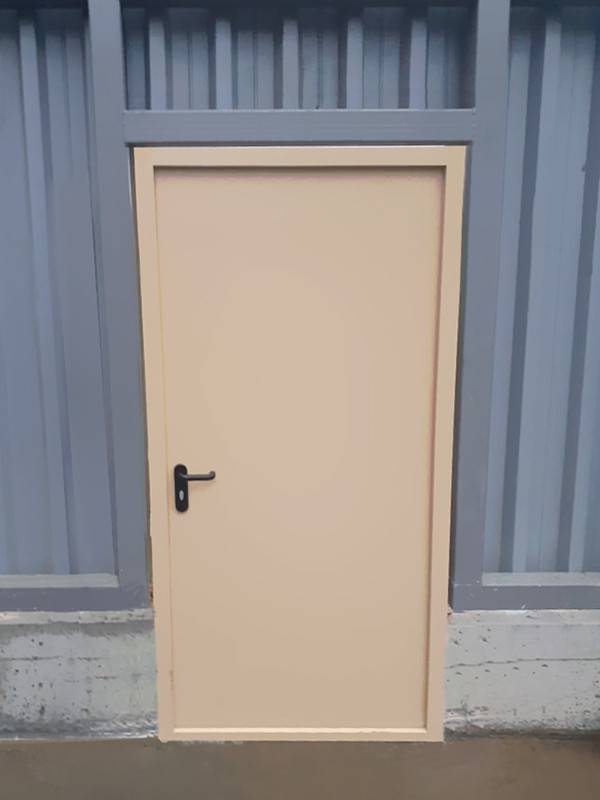 Огнеупорная дверь, вид изнутри (склад, ул. 2-я Вольская)