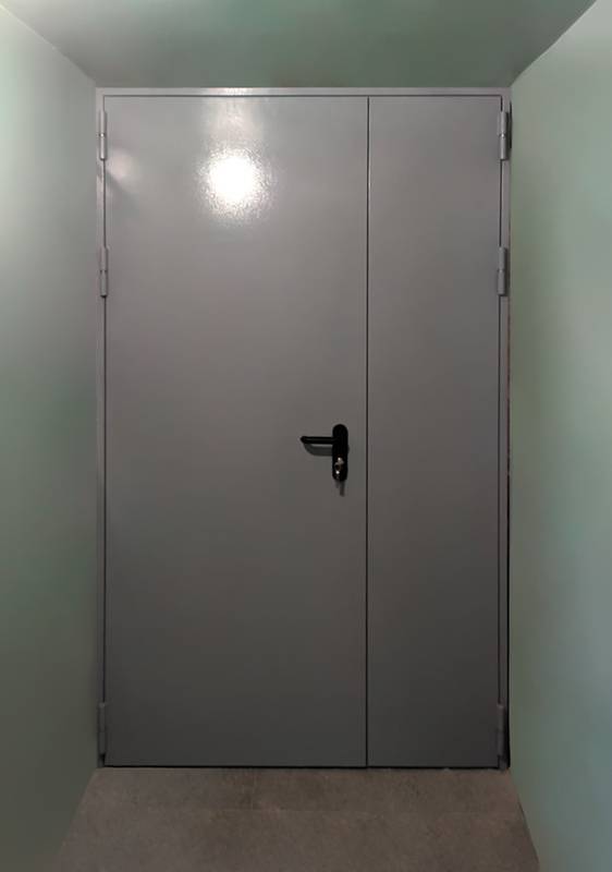 Полуторастворчатая дверь, фото снаружи Полуторастворчатая дверь, фото снаружи