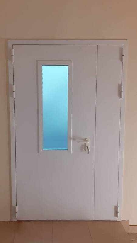 Внешняя сторона полуторной двери (госпиталь, ул. 2-я Дубровская)